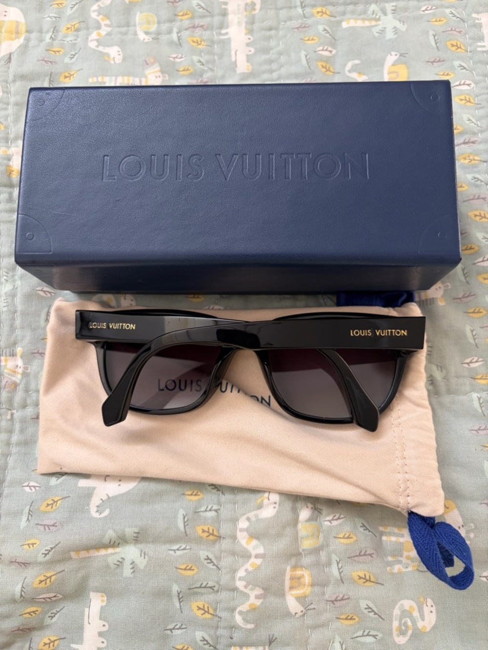 Louis Vuitton Sunglasses (PRICE FIRM)